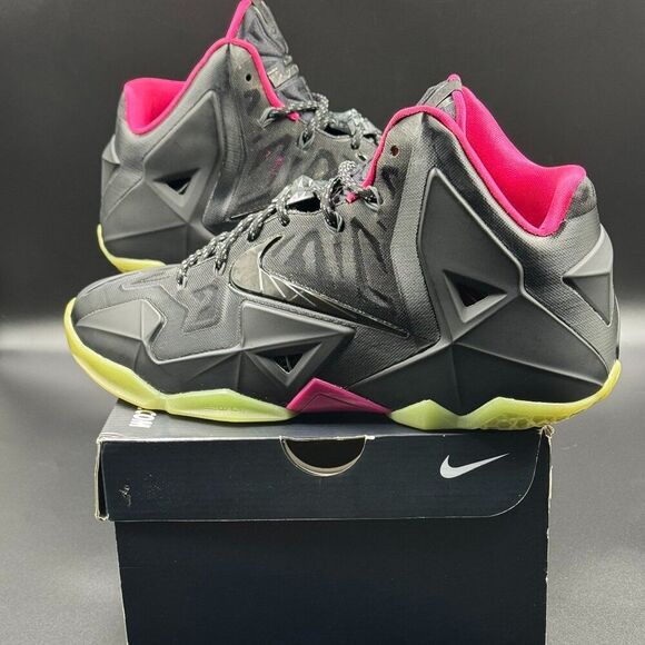 Nike LeBron 11 iD - Picture 1 of 10